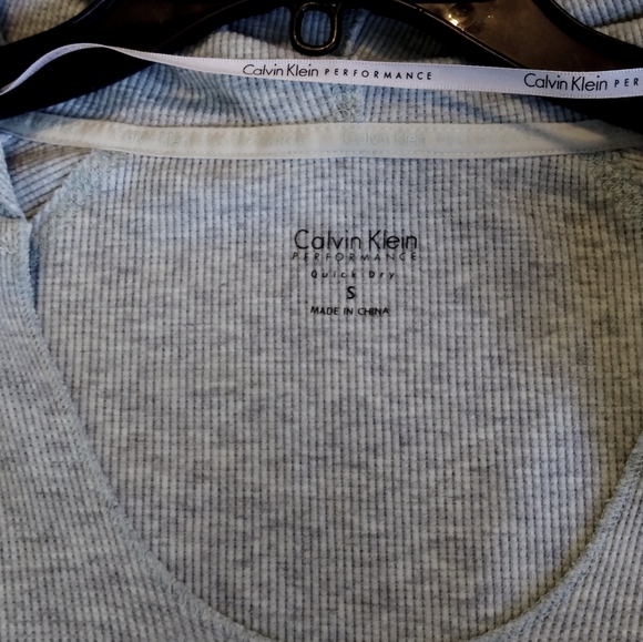 Calvin Klein Quick-Dry Long Sleeved Hooded Thermal - Picture 4 of 5